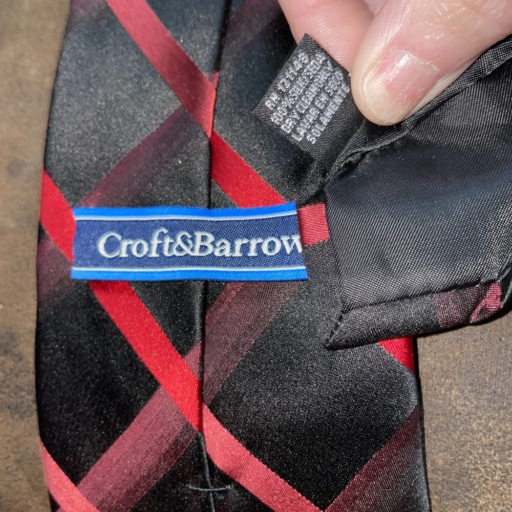 Croft & Barrow Black, Red Plaid‎ Polyester Designer Tie